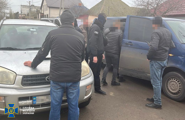 Ліквідовано нові канали втечі «ухилянтів» за кордон: до схем причетні депутати районної ради Київської області