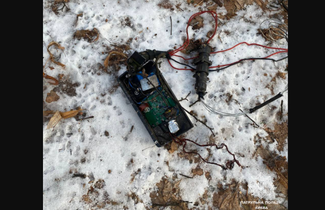 В Патрульной полиции Киева рассказали, что делать гражданам, если обнаружили подозрительные предметы, похожие на обломки от ракет или БПЛА