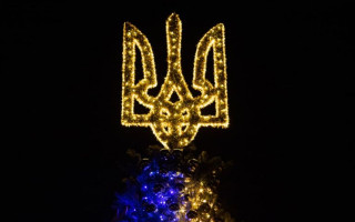 Як виглядає Ялинка незламності в Києві: яскраві фото