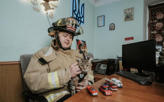Кот Степан наведался в гости к харьковским спасателям