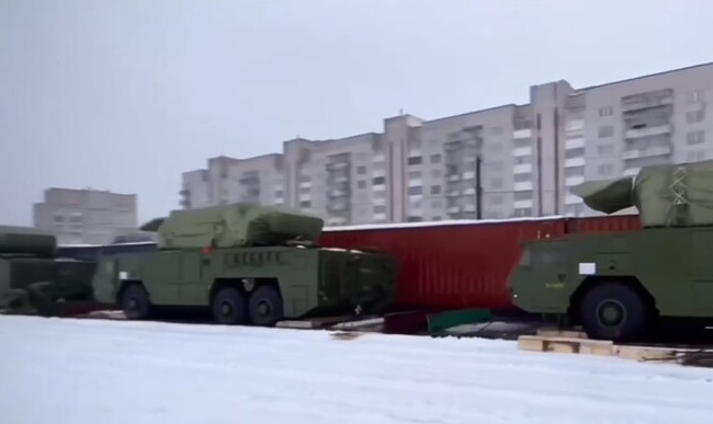 РФ перекинула в Білорусь нову партію ЗРК «Тор», відео