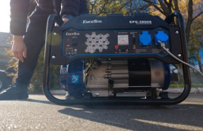 У Києві невідомі насипали в генератор цукор та залишили будинок без інтернету