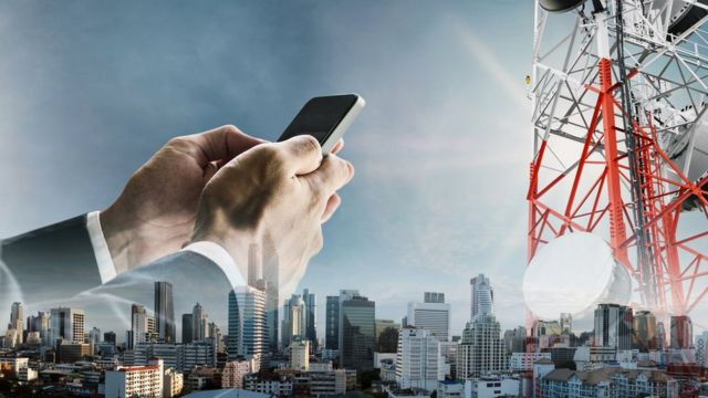 «Продають» стабільний мобільний зв'язок: в Україні активізувалися шахраї на фоні відключень світла