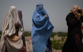 ЕС осудил введенный в Афганистане запрет на работу женщин в неправительственных организациях