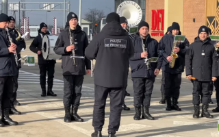 Молдавские пограничники поздравили украинцев с новогодними праздниками и спели «Ой, у лузі червона калина», видео