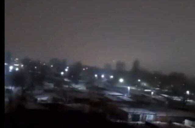 У російському Енгельсі на аеродромі пролунав вибух, відео