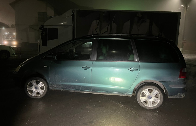 На кордоні з Угорщиною прикордонники виявили доручення на авто з ознаками підробки