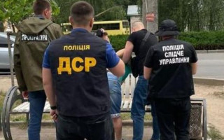 Продавали банкноти по 20, 50 та 100 доларів США: судитимуть групу фальшивомонетників