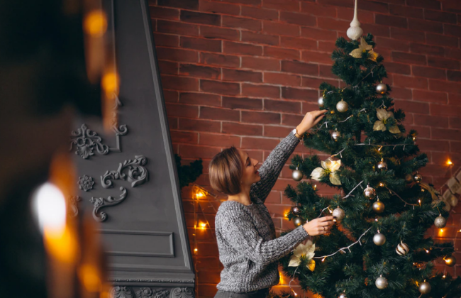 Правила встановлення та поводження з новорічною ялинкою, аби свята пройшли без «пригод»