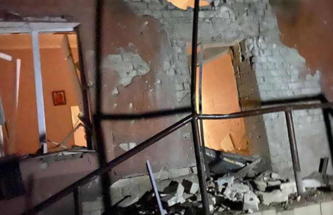 Российские оккупанты обстреляли роддом в Херсоне, фото