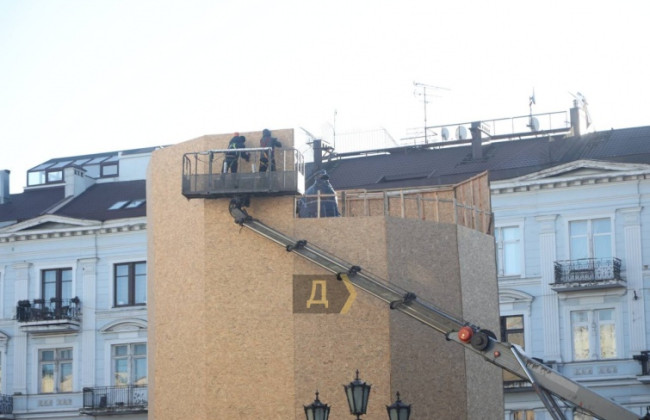 В Одесі почали демонтувати пам'ятник Катерині ІІ, — ЗМІ, відео