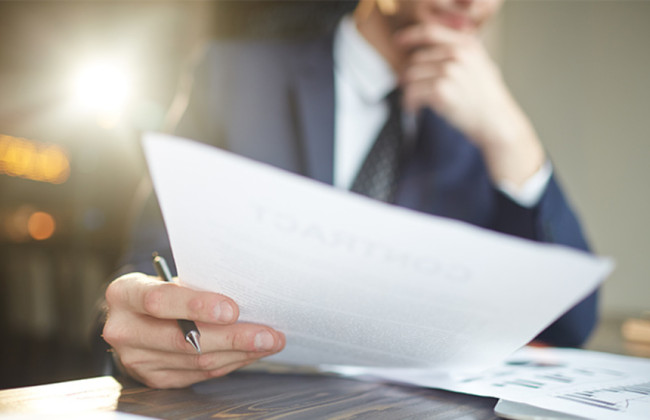 Работник не выходит на связь и не сообщает о причинах отсутствия: имеет ли право работодатель его уволить