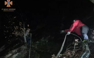 Зірвався з кам’янистої місцевості: на Закарпатті врятували туриста