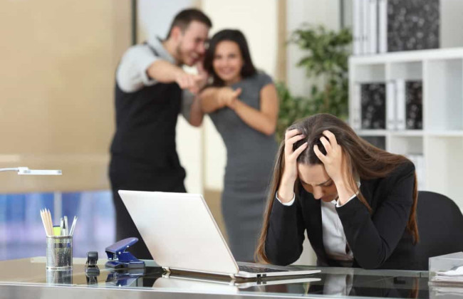 Штраф та громадські роботи за цькування працівника: новозміни у Кодексі України про адміністративні правопорушення