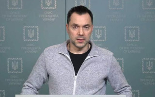 Арестович о ракетной атаке рф: ожидается больше 100 ракет в несколько волн