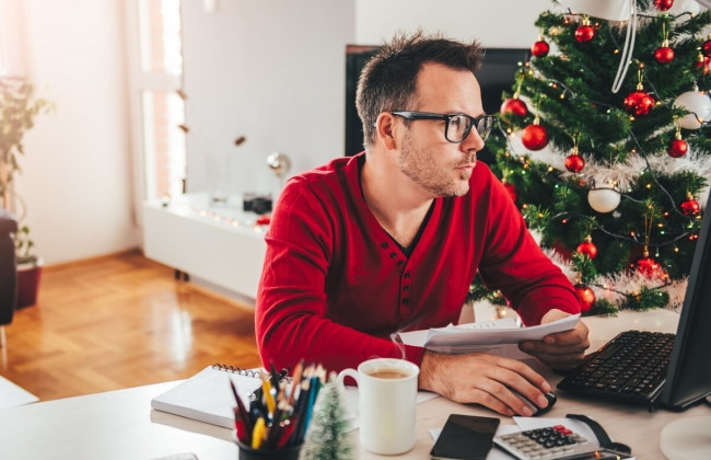 Как привлечь работников к работе в праздничные и выходные дни во время военного положения