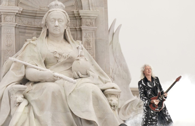 Гитарист Queen Брайан Мэй получил рыцарский титул