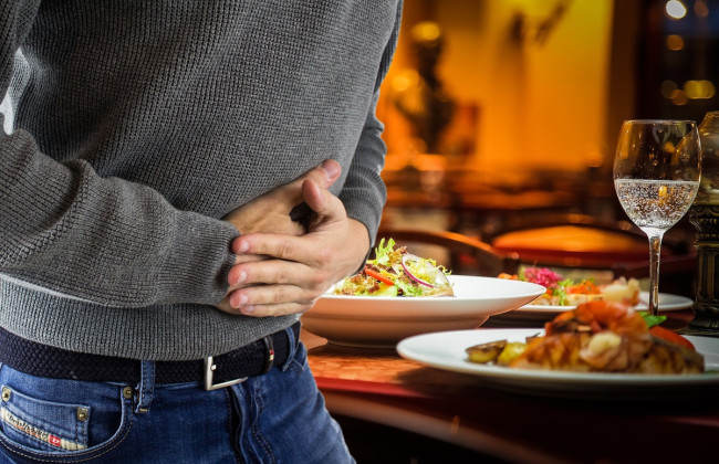 Как не отравиться во время новогодних застолий: простые советы