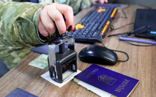 Хто з чоловіків може перетнути кордон в умовах воєнного стану і які документи потрібні