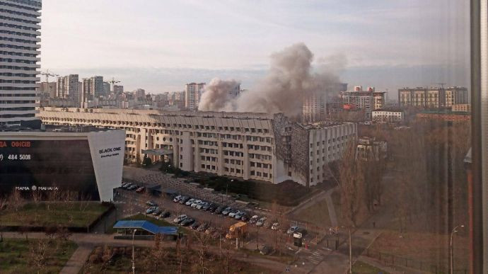Из-за российских ракетных ударов пострадали корпуса университета Шевченко в Киеве: фото последствий