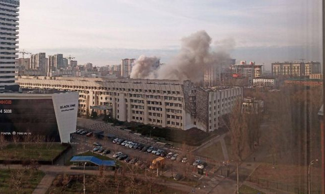 Из-за российских ракетных ударов пострадали корпуса университета Шевченко в Киеве: фото последствий