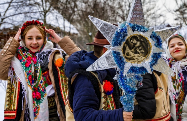 Когда нужно колядовать, щедровать и посевать: даты