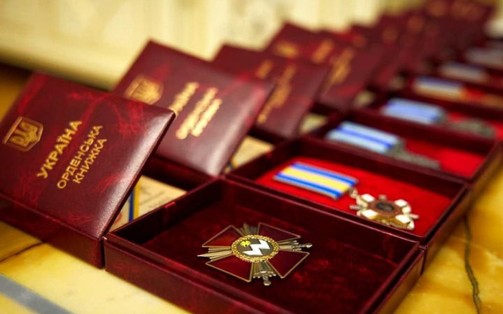 Герои Украины и кавалеры орденов будут получать ежемесячные денежные выплаты — вступил в силу закон
