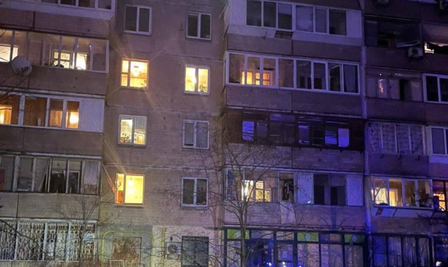 Київ зазнав нічної повітряної атаки: пошкоджено будинок, постраждав 19-річний хлопець