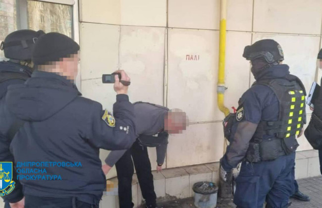 Влаштував незаконну «переправу» військовозобов’язаних за кордон: жителю Кривого Рогу повідомлено про підозру