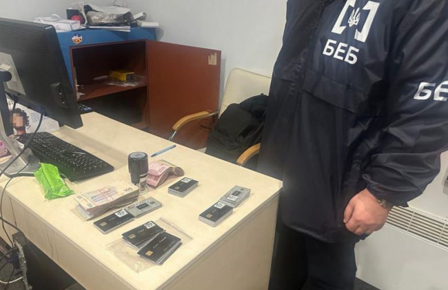 Проконвертували понад 50 млн грн через службу таксі: БЕБ викрило групу осіб