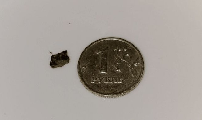 Дмитро Рогозін надіслав Емануелю Макрону осколок у «подарунок»