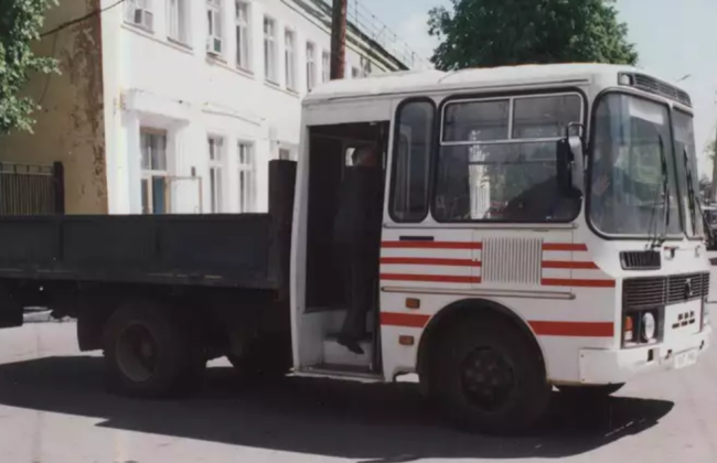 Кабмин запретил перевозить пассажиров в переоборудованных из грузовиков маршрутках