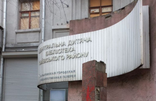 В Харькове демонтировали памятник советскому писателю Островскому, фото