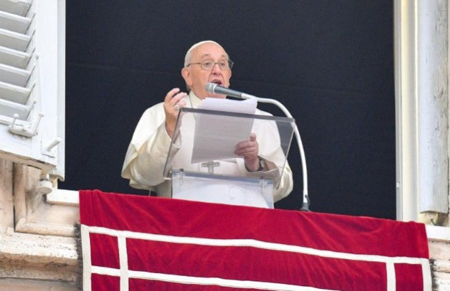 Папа Римський привітав з Різдвом християн та закликав їх до миру в Україні