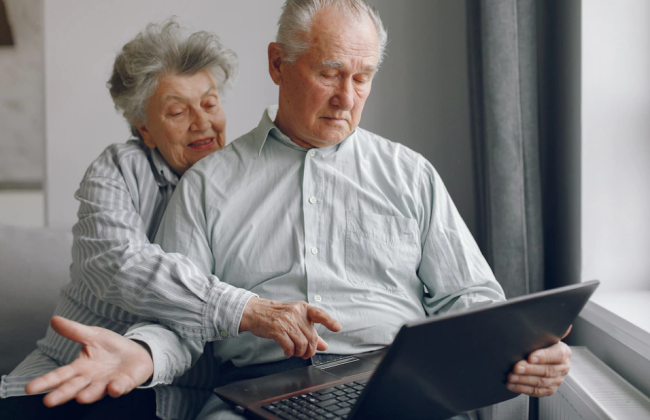 В Минреинтеграции объяснили, как украинцам оформить пенсию за границей