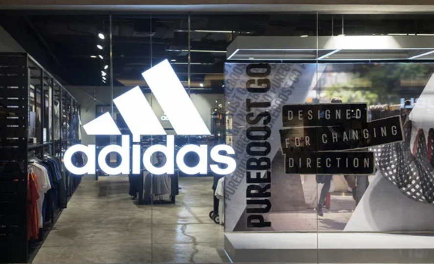 Збірна росії з футболу більше не гратиме в екіпіруванні Adidas