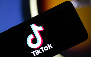 В США школи подали до суду на TikTok та інші соцмережі за «заподіяння шкоди» підліткам