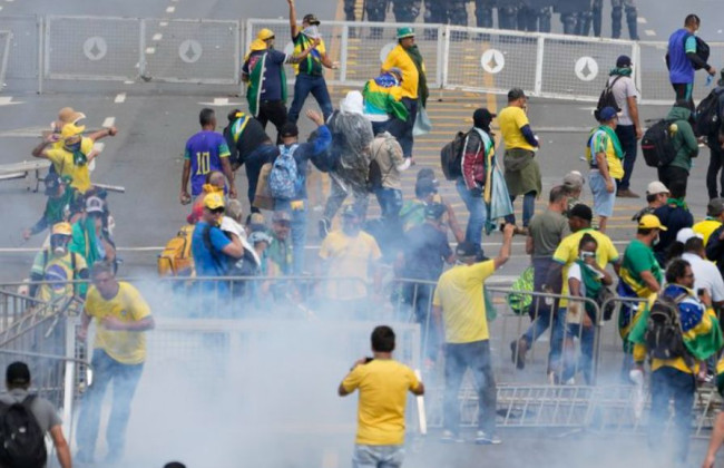 В Бразилии сторонники экс-президента Болсонару штурмуют Конгресс и Верховный суд, видео