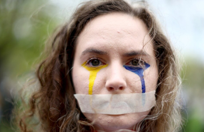 СБУ перехопило розмову окупанта, який зізнається у вбивстві та ґвалтуванні жінок