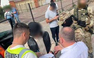 Ошукали чоловіка майже на мільйон гривень: у Києві судитимуть валютних шахраїв