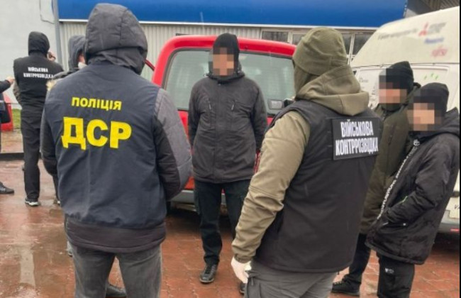 Ввозили авто під виглядом гуманітарної допомоги для ЗСУ: викрили злочинну схему
