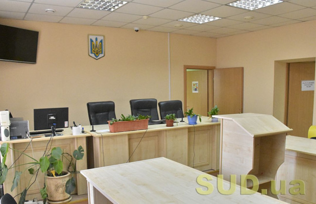 Помощник судьи не согласилась с увольнением и обжаловала действия суда и руководителя аппарата: что решил суд