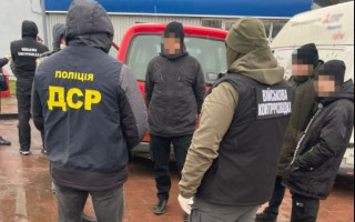 Ввозили автомобили под видом гуманитарной помощи для ВСУ: разоблачили преступную схему