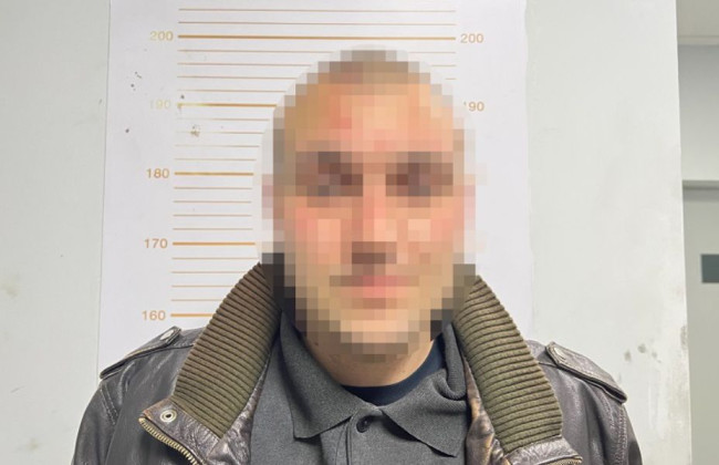 Побив товариша по чарці, вагітну сусідку та її чоловіка: у Києві затримали хулігана