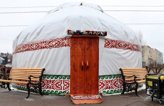 В Киеве устанавливают «Юрту несокрушимости»