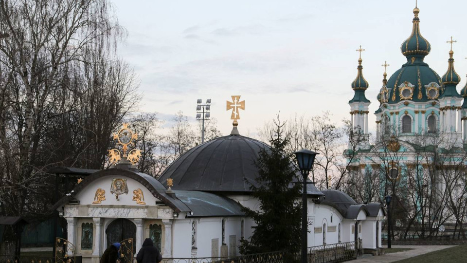 Министерство культуры требует демонтировать «храм-МАФ» возле Десятинной церкви