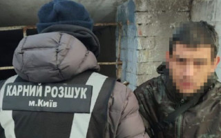 Поцупили з рюкзака телефон: у Києві затримали двох крадіїв «зі стажем»