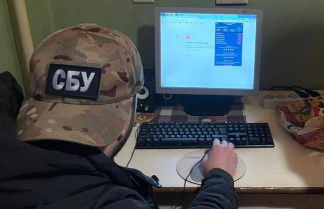 Виправдовувала збройну агресію РФ: шанувальниці «руського миру» з Прикарпаття повідомили про підозру