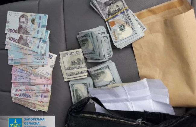 Заробляли на «переправі» через лінію зіткнення: трьом особам повідомлено про підозру