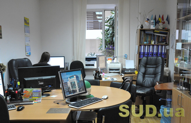 Работникам аппарата судов повысят зарплату – но уже после окончания войны: решение Комитета